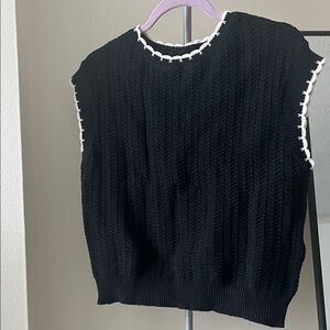 Black Sweater vedt